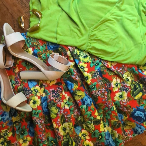 Sugar + Lips Floral Skirt - Picture 10 of 12